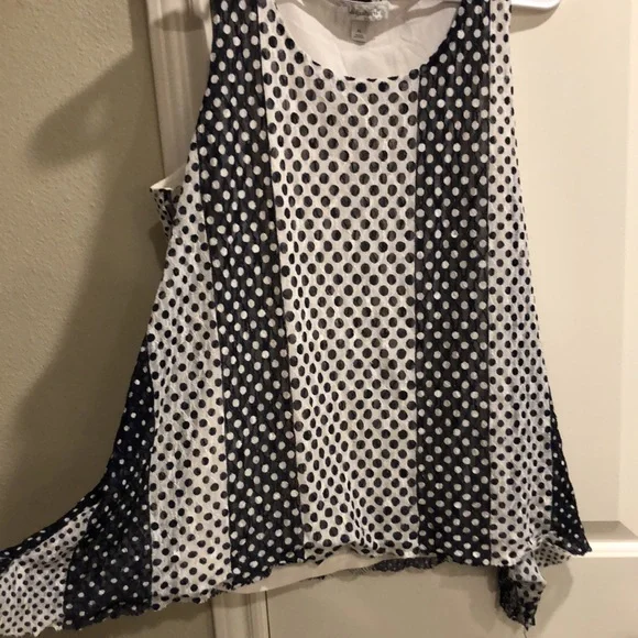 Sleeveless lightweight navy and white swing top - Picture 2 of 10